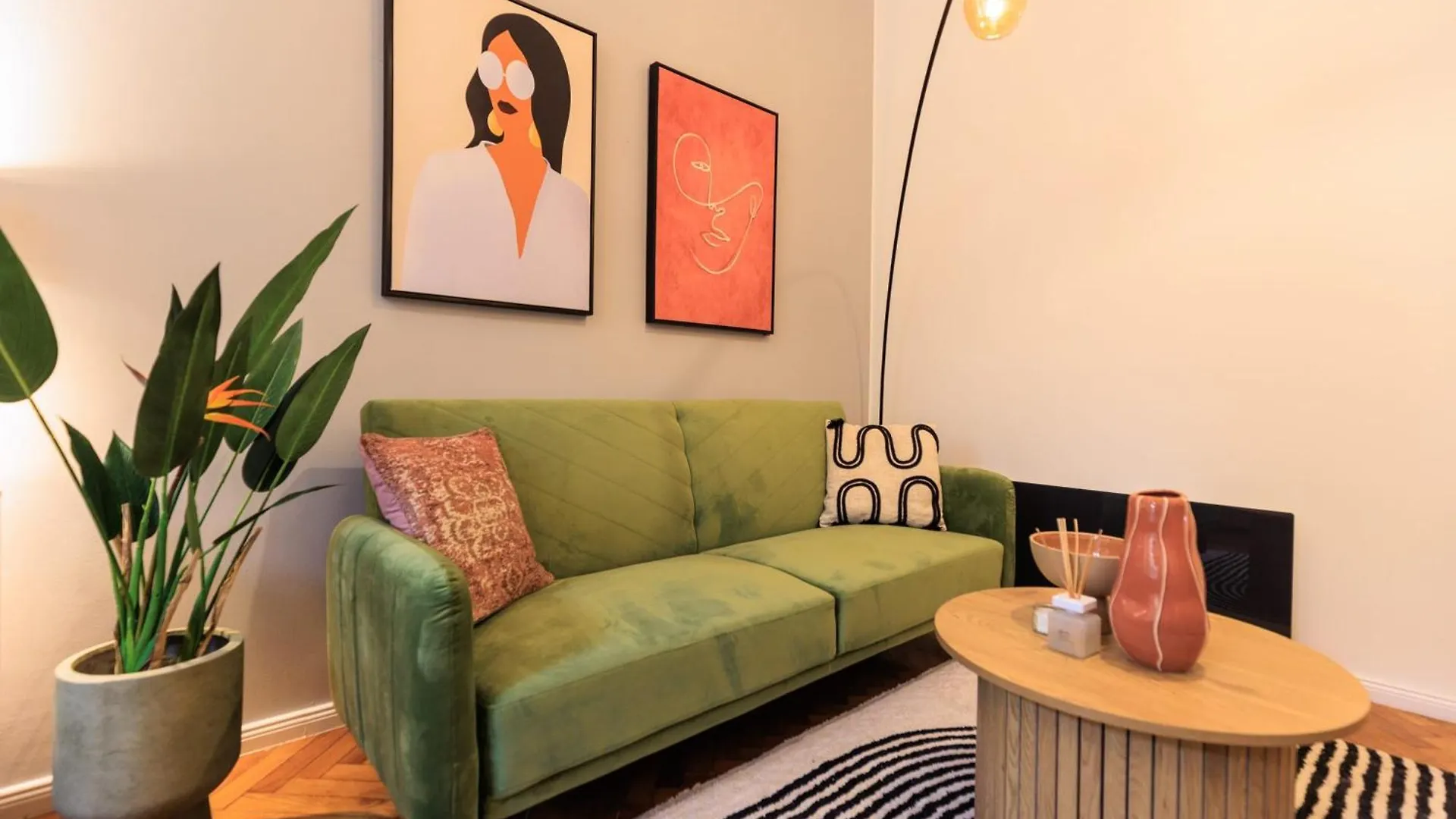 Επικοινωνία με το Central Designer Apartments